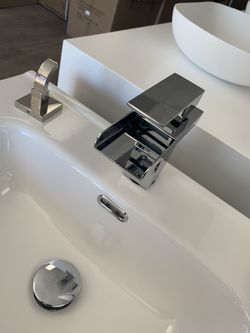 Chrome single whole faucet water fall