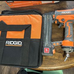 Ridgid 18 gauge 1 1/2 In. Finish Stapler 