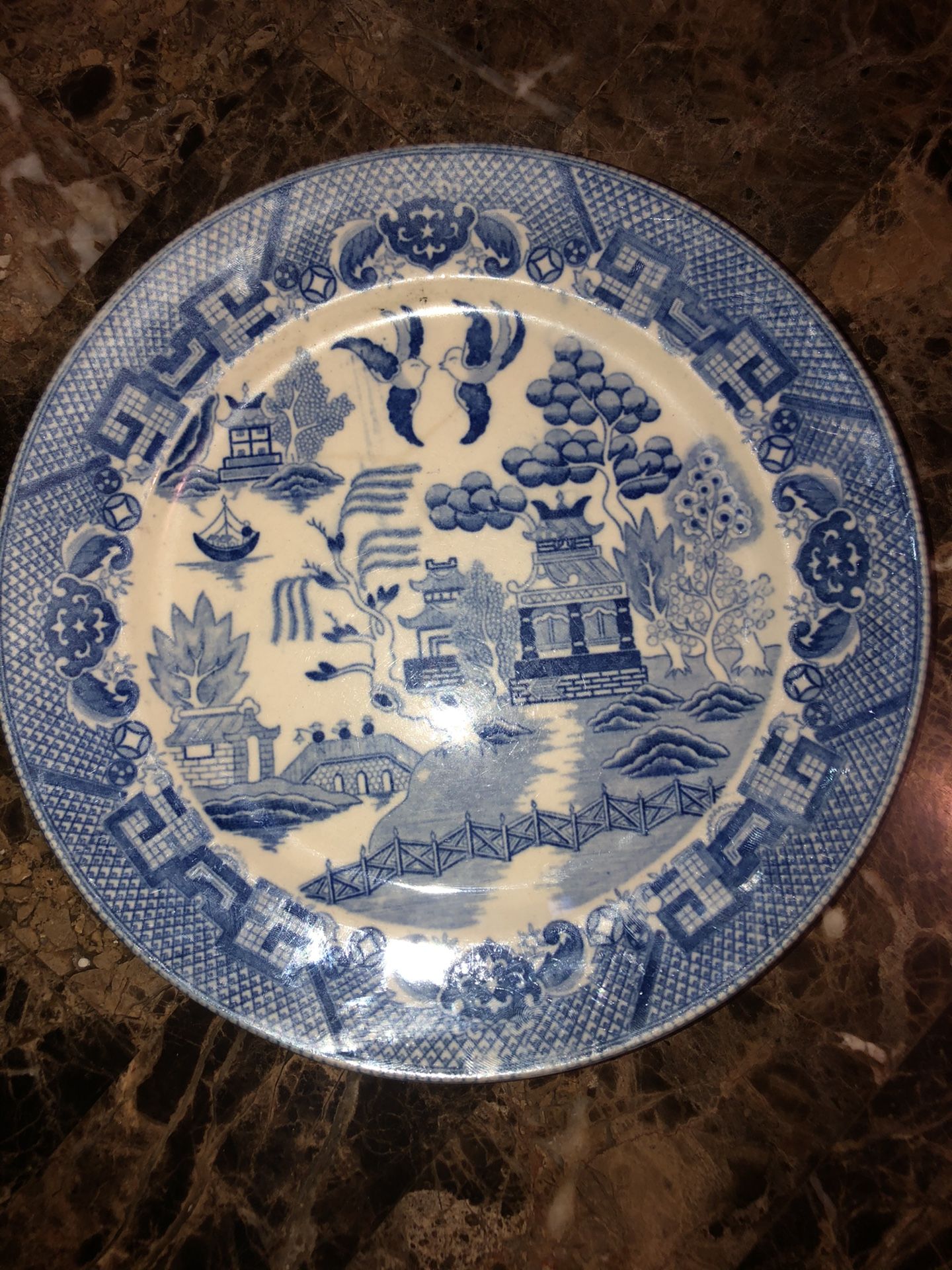 VINTAGE BLUE WILLOW WHITE BLUE CHINESE JAPANESE TRANSFERWARE PLATE 9"