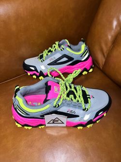 Fila Women's Oakmont TR trail sneakers in a grey, black, and neon pink size 6.5