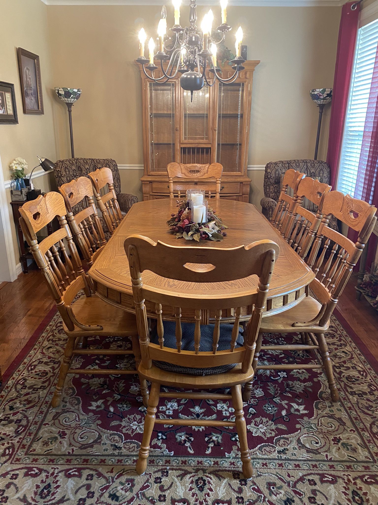 Dining Room Set With Hutch And Eight Chairs.