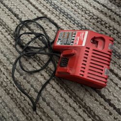 Milwaukee M18/M12 Charger