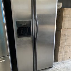 Frigidaire Side By Side In Stainless Steel Used
