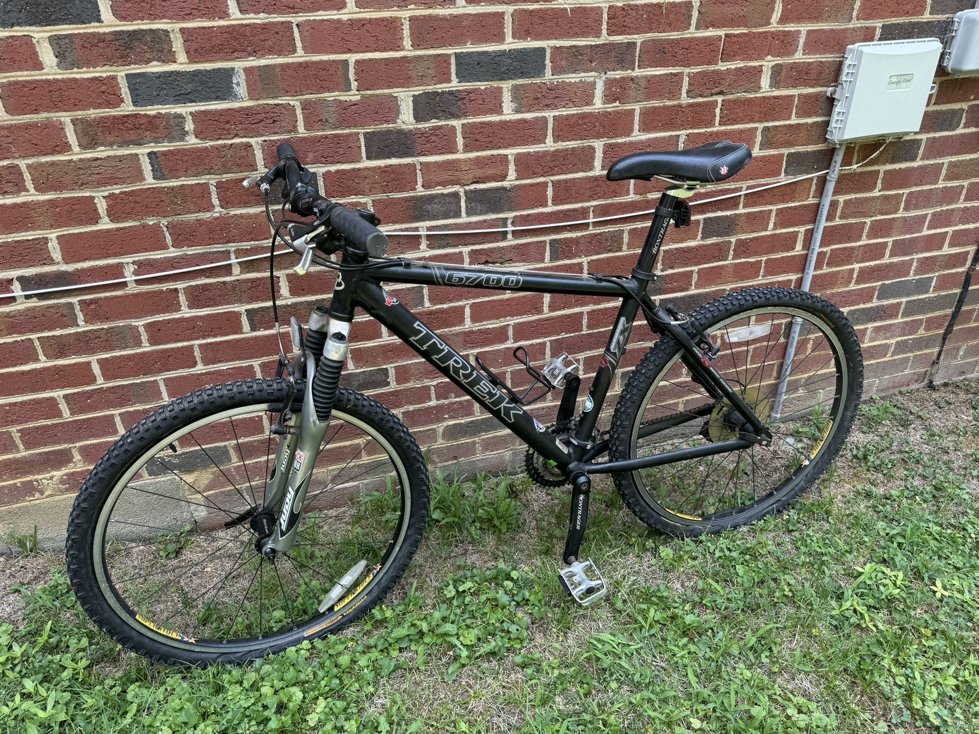 Trek 6700 Mountain Bike Hard Tail 18”