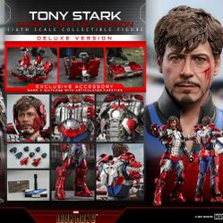 Hot Toys MMS600 Tony Stark Iron Man Mark V Suit Up Version Deluxe 1/6 Figure