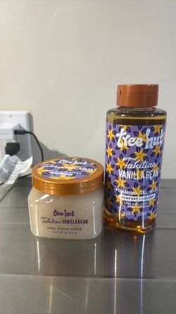 Tree hut Tahitian vanilla bean and shea sugar scrub both for $11