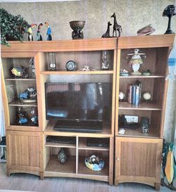 FREE  2 piece entertainment wall unit