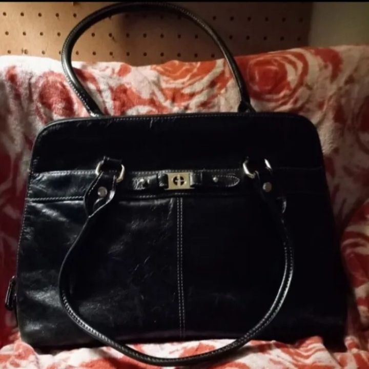 GIANI BERNINI Purse for Sale in Bellflower, CA - OfferUp