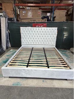 King Tufted Platform Bed NEW FREE DELIVERY 🚚