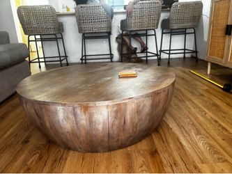 Round coffee table