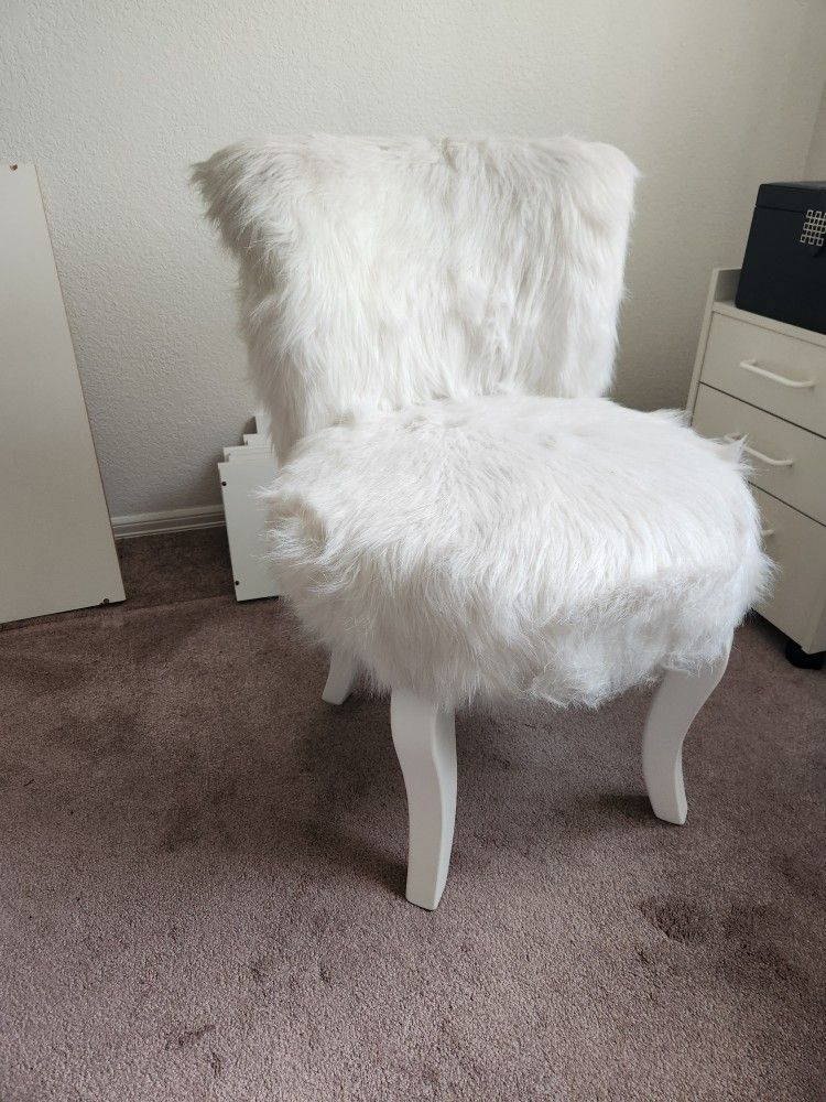 Vanity White Fur Chair Wooden For makeup vanity Room