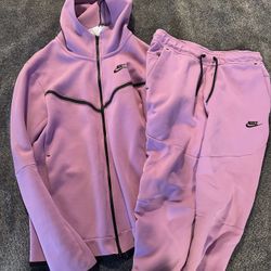 lavender color nike tech 