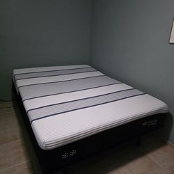 Serta iSeries Hybrid Mattress + Adjustable Bed Base