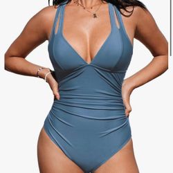 CUPSHE One Piece Swimsuit for Women Bathing Suits Twist Front Cutout Adjustable Straps Ruched Swimwear