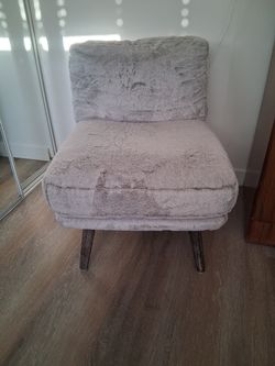 Cozy Grey Living Room Chair