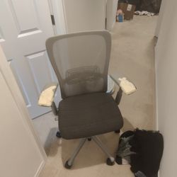Free Office Chair, Worn Armrests 