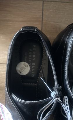 Size 9 1/2  Perry Ellis Portfolio Dress Shoe For $25