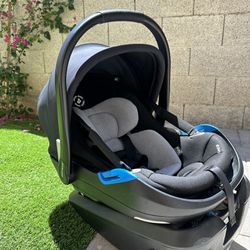 Car seat — Like New, Available For Pickup Today!