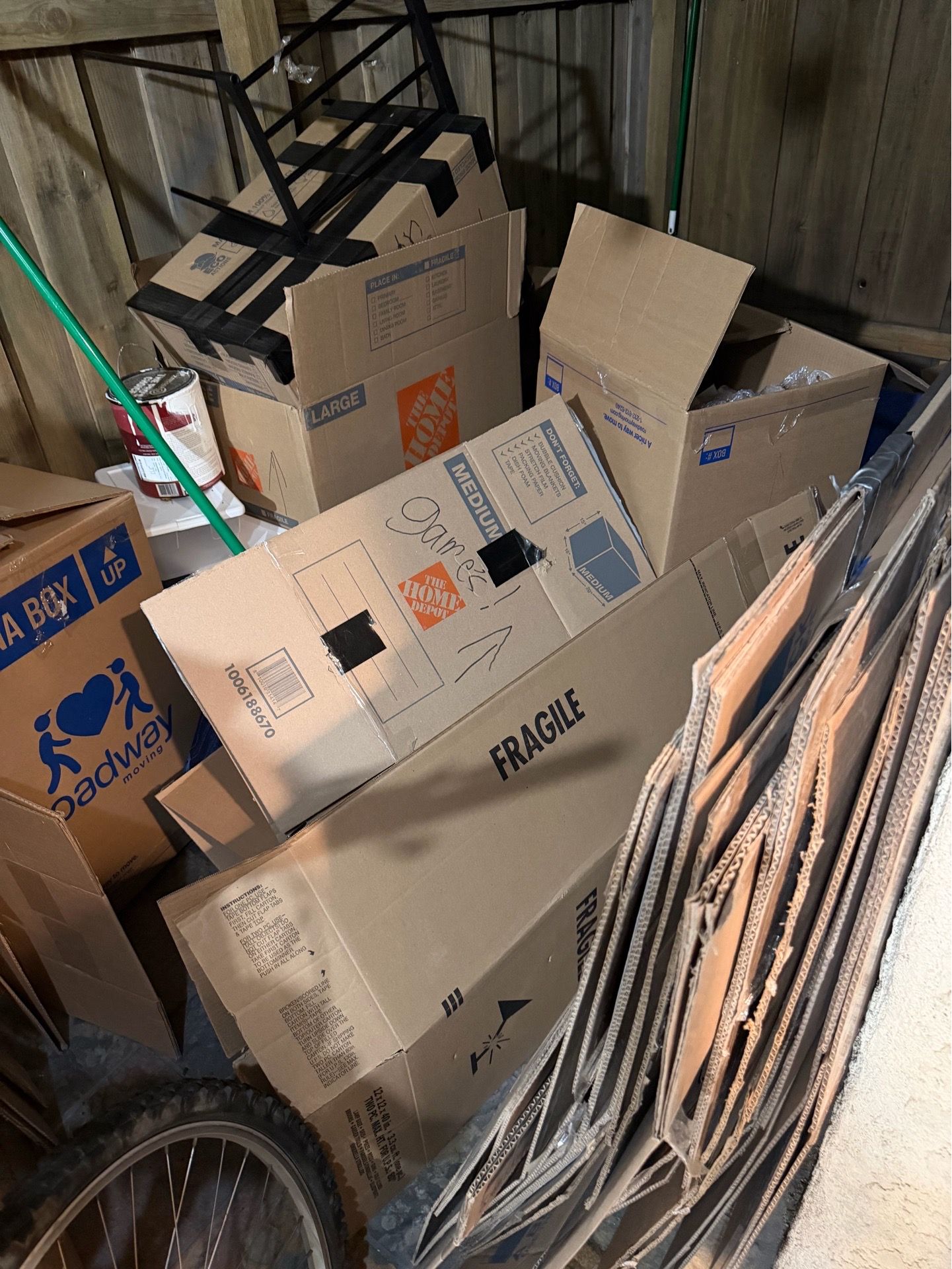 Free moving boxes