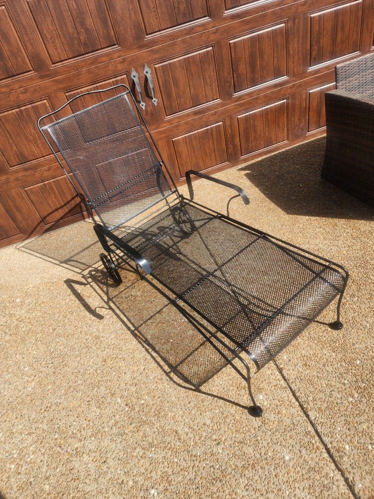 *** WROUGHT IRON PATIO LOUNGER ***