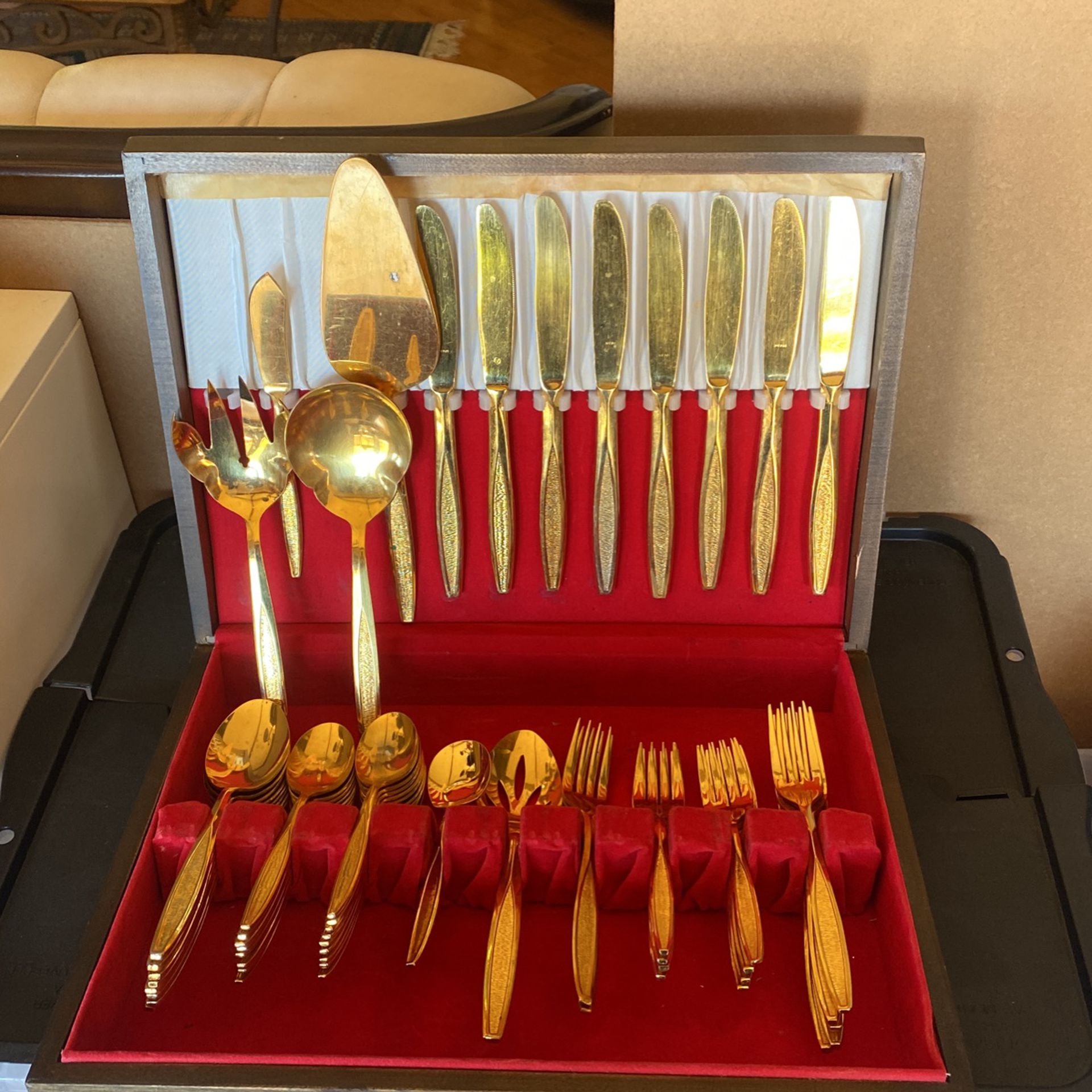 GOLD PLATED. SILVERWARE. FOR 8. 