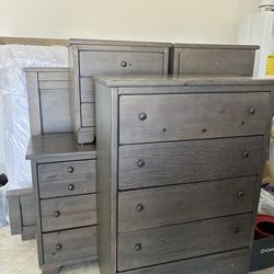 Queen bedroom set- must go as is