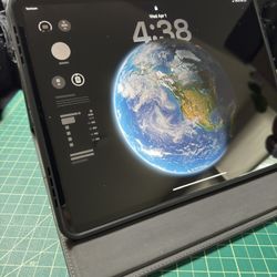 iPad Pro 12.9 Inch 6th Generation+ Apple Pencil 2 $599 OBO