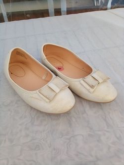 Pearl Girls Shoes Size 4