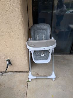 High chair for eating