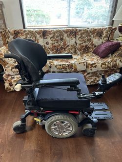 Quantum Q6 Edge Power Wheelchair PRICE REDUCED