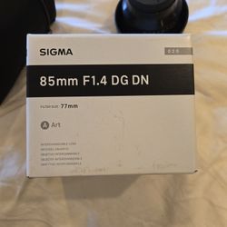 Sigma 85mm F 1.4 Art Lens Sony E Mount Adult Owned Like New. Original Box And Case