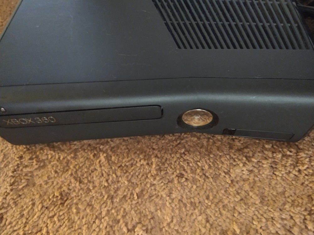 Xbox 360 Console And Controller