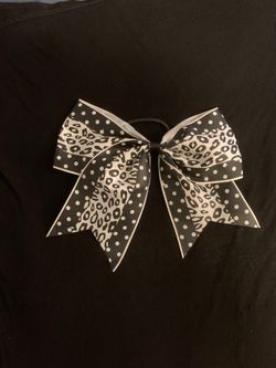 Cheer bow