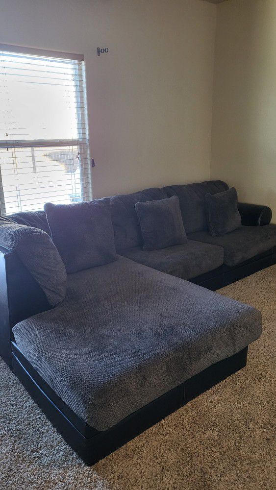 Ashley Furniture Kumasi Sofa Set