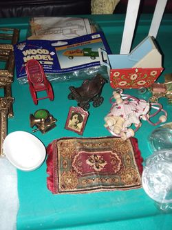 Lot 6 dollhouse furniture