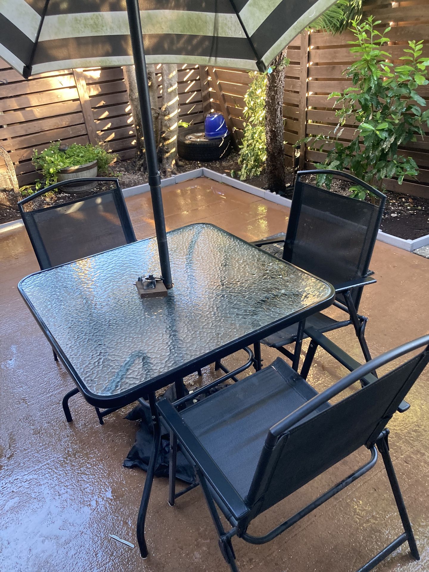 Patio Table 4 Chair For Free