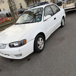 Toyota 2001 automático 195,000 no tiene bombilla prendida