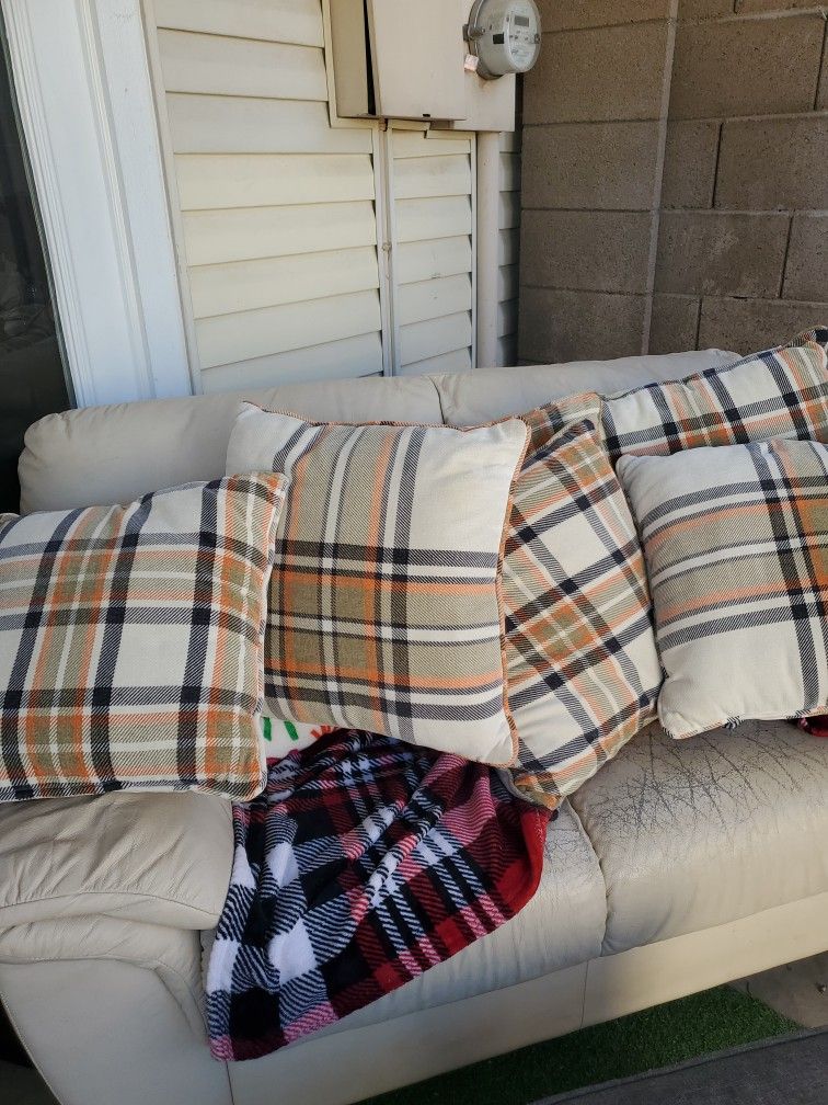 6 Soft Couch Pillows