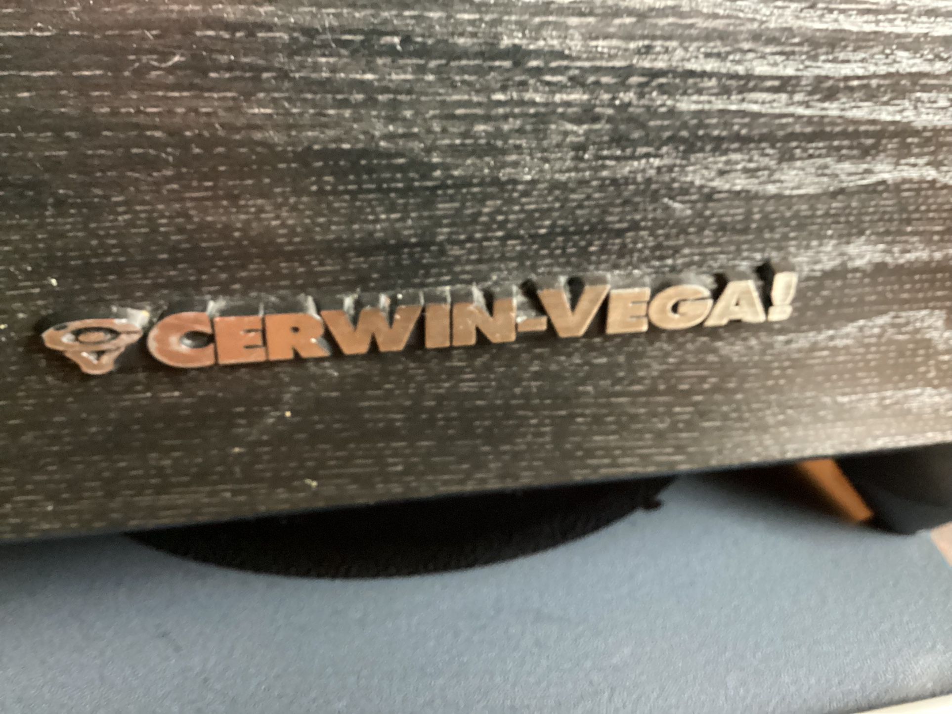 Cerwin Vega Powered Subwoofer 100 Watts 