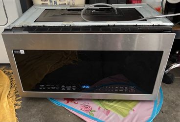 Over the range microwave Samsung. Read all ad all info there, HABLO ESPANOL. NO DELIVERY .