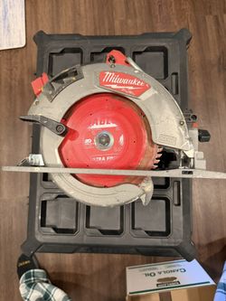 Milwaukee M18 7 1/4” Skillsaw
