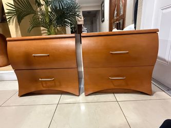 Modern 3-Piece Bedroom Set – Solid Wood Dresser + 2 Nightstands – Great Condition