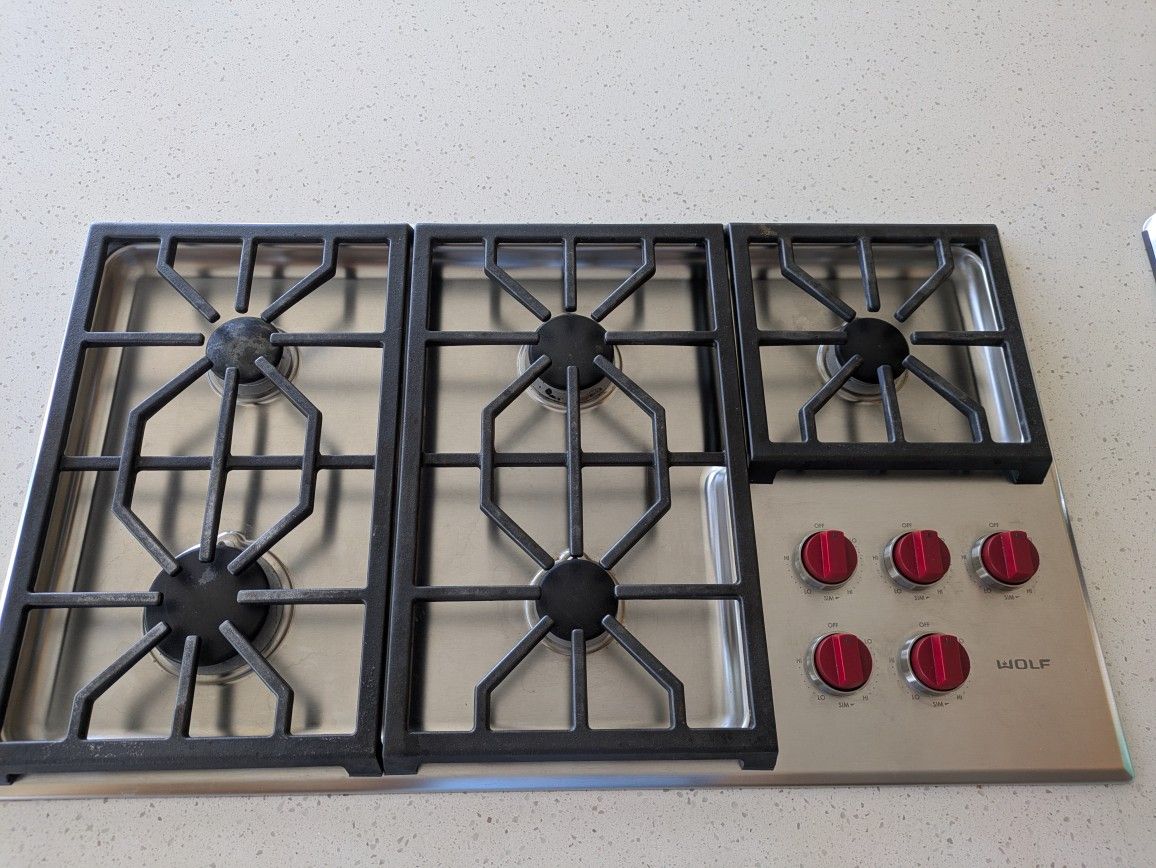36" Stainless 5 Burner Wolf Professional Natural Gas Cooktop
