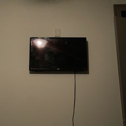 32 Inch Roku TV(Serious buyers only — moving ASAP, pickup by Thursday)