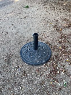 FREE umbrella weight base ~25lbs.