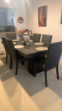Dinning room table