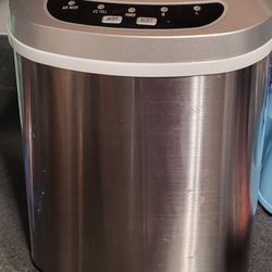 Countertop Ice Maker – Fast & Compact

