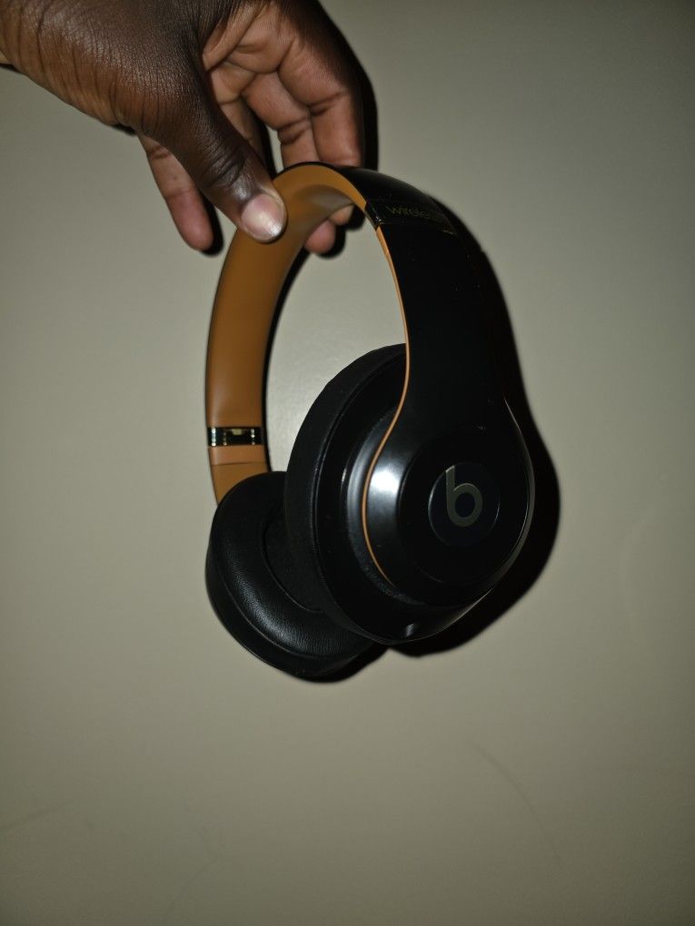 Beats by Dr. Dre Beats Studio3 Wireless Over-Ear Headphones, Midnight Black