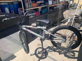 TREK BMX freestyle race bike, with Odysey rim on back, runs good, it only needs front breaks