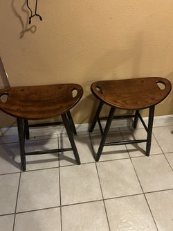 2 Bar Barstools